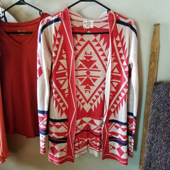 BUNDLE!! Coral Fashion Tops - Picture 3 of 8